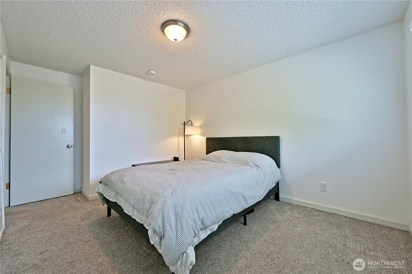 Property photo for 1012 E Laurel Street, Kent photo 16