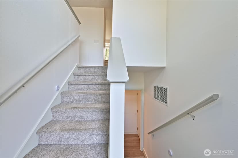 Property photo for 1012 E Laurel Street, Kent photo 26