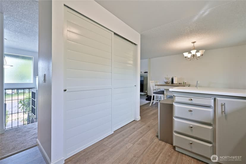Property photo for 1012 E Laurel Street, Kent photo 13
