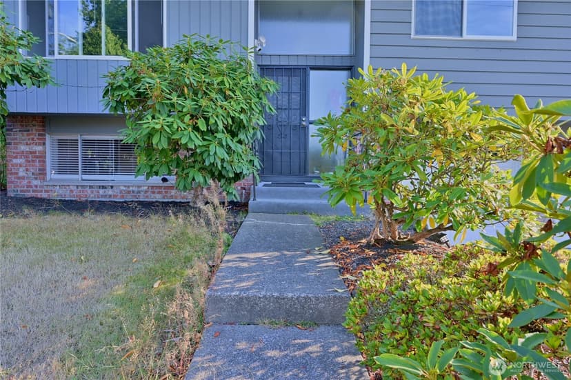 Property photo for 1012 E Laurel Street, Kent photo 2