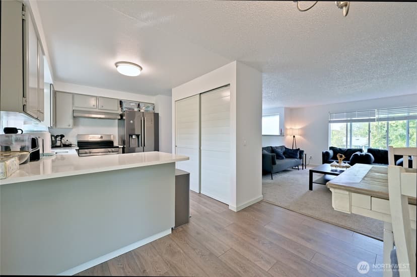Property photo for 1012 E Laurel Street, Kent photo 10