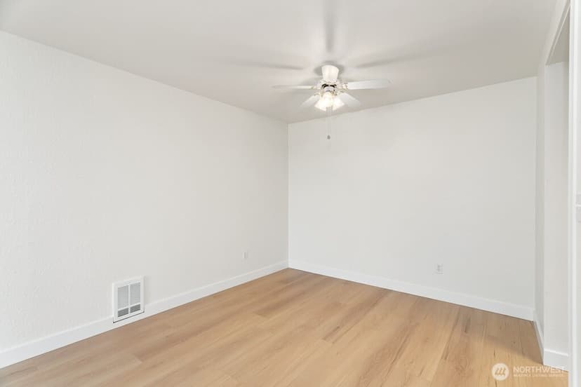Property photo for 13235 12th Avenue SW #112, Burien photo 9