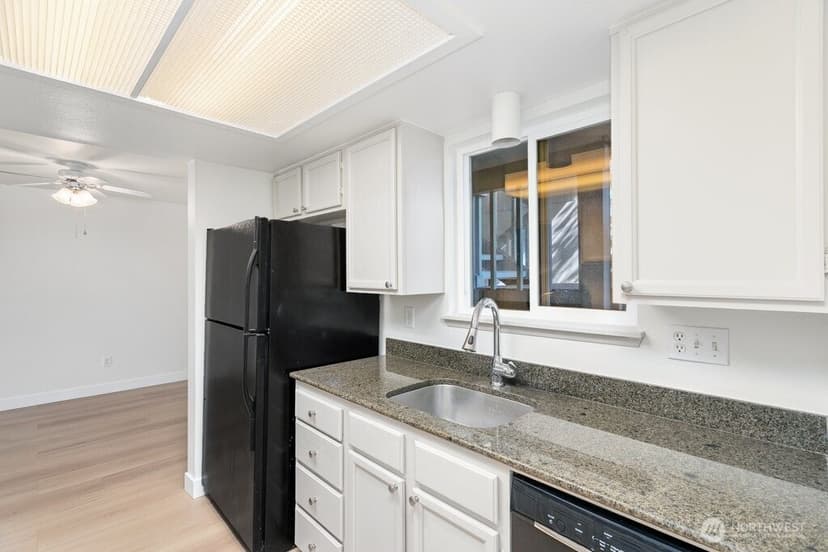 Property photo for 13235 12th Avenue SW #112, Burien photo 11