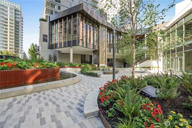 Property photo for 889 NE 103rd Avenue #610, Bellevue photo 3