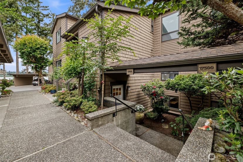 Property photo for 17498 NE 40th Place #I1, Redmond photo 3
