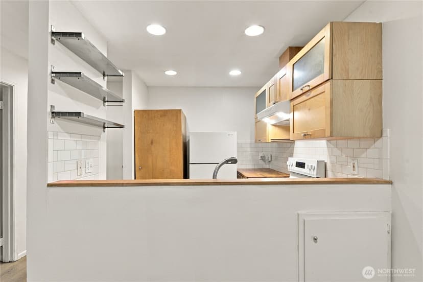 Property photo for 211 Summit Avenue E #108, Seattle photo 13