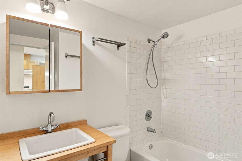 Property photo for 211 Summit Avenue E #108, Seattle photo 16