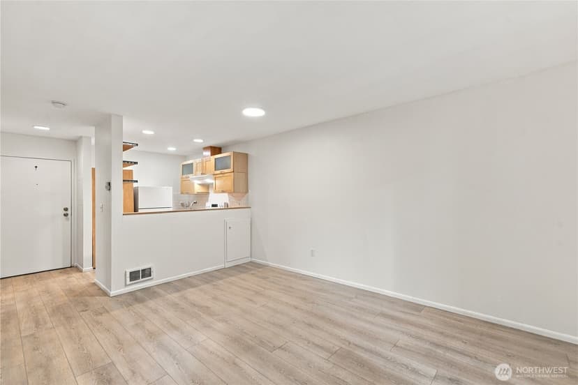 Property photo for 211 Summit Avenue E #108, Seattle photo 6