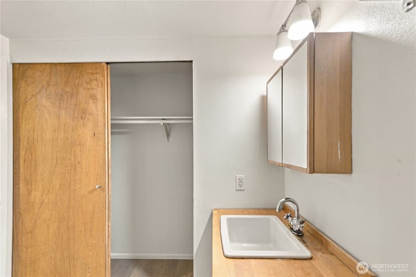 Property photo for 211 Summit Avenue E #108, Seattle photo 15