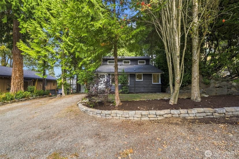 Property photo for 4512 SW Director Place, Seattle photo 3