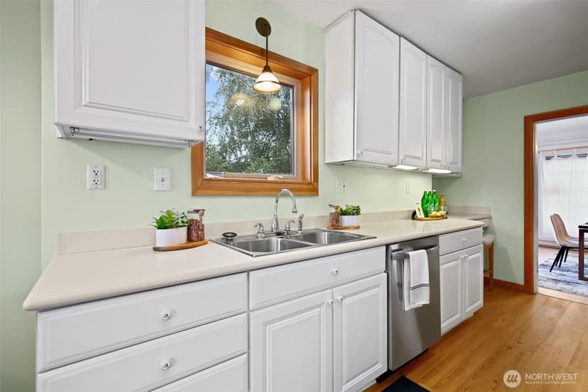 Property photo for 7710 Bagley Avenue N, Seattle photo 11