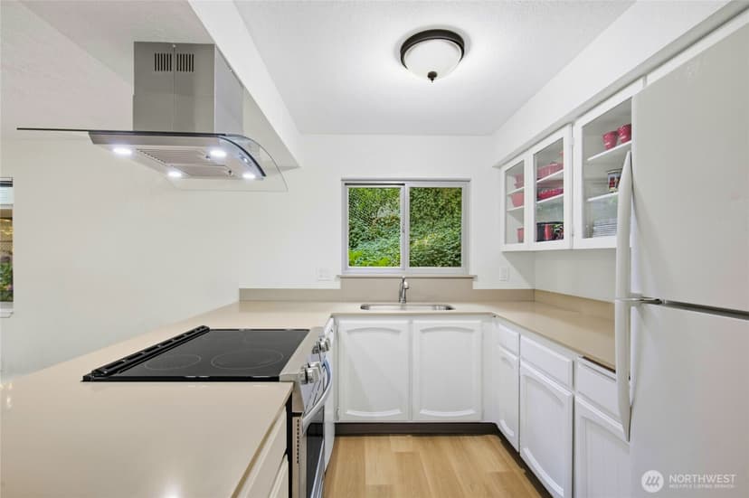 Property photo for 2326 49th Avenue SW, Seattle photo 11