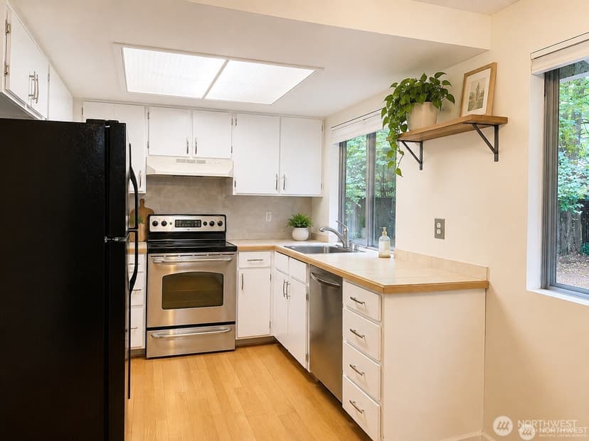 Property photo for 14037 108th Avenue NE, Kirkland photo 5