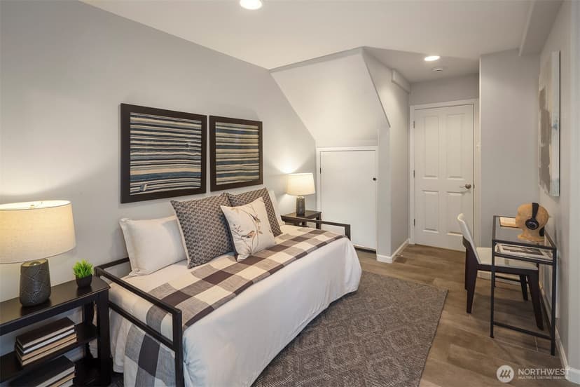 Property photo for 2112 Warren Avenue N #B, Seattle photo 8