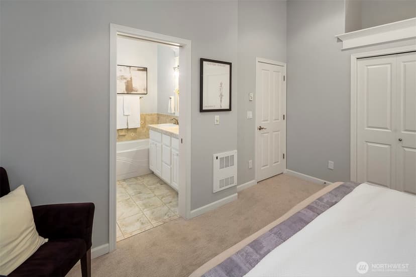 Property photo for 2112 Warren Avenue N #B, Seattle photo 32