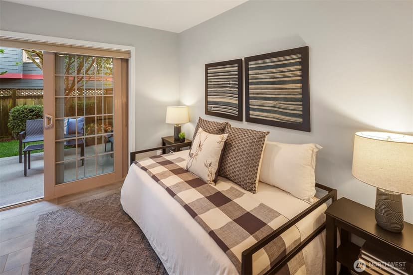 Property photo for 2112 Warren Avenue N #B, Seattle photo 5