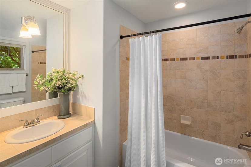Property photo for 2112 Warren Avenue N #B, Seattle photo 25