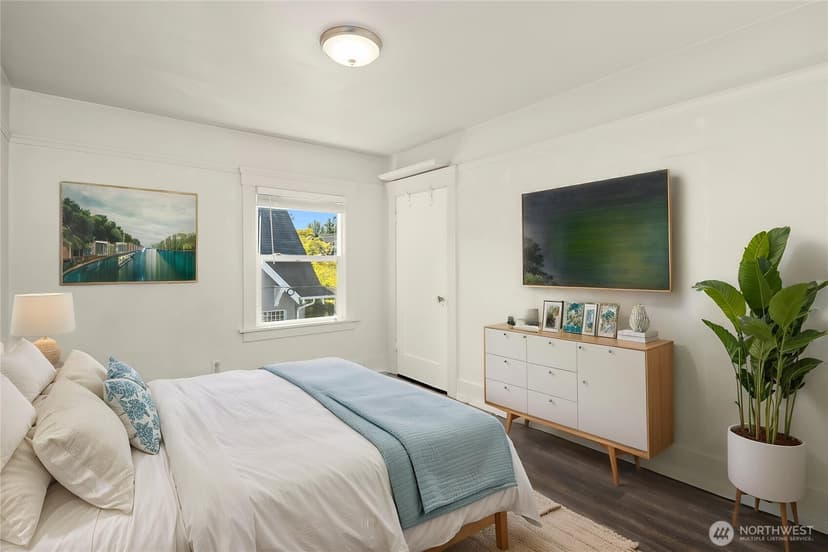 Property photo for 5018 20th Avenue NE, Seattle photo 13