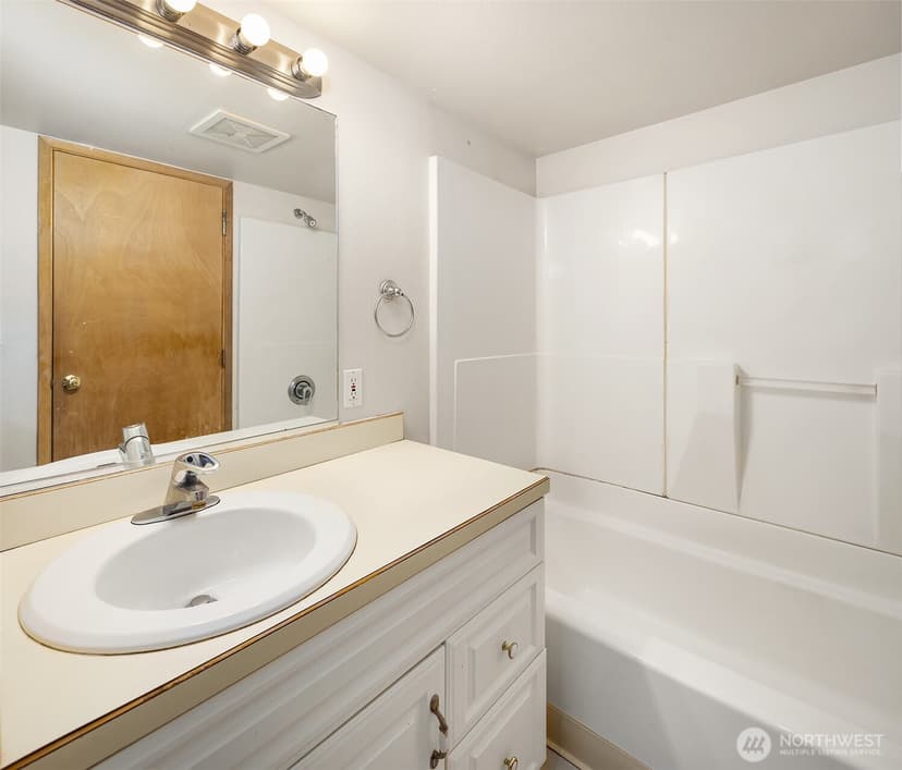 Property photo for 5018 20th Avenue NE, Seattle photo 34