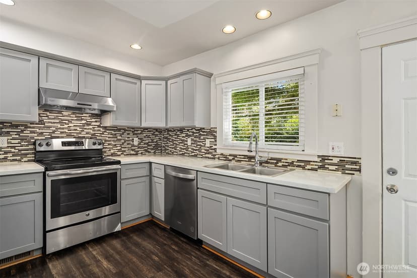 Property photo for 5018 20th Avenue NE, Seattle photo 16