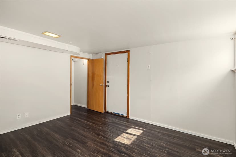 Property photo for 5018 20th Avenue NE, Seattle photo 31