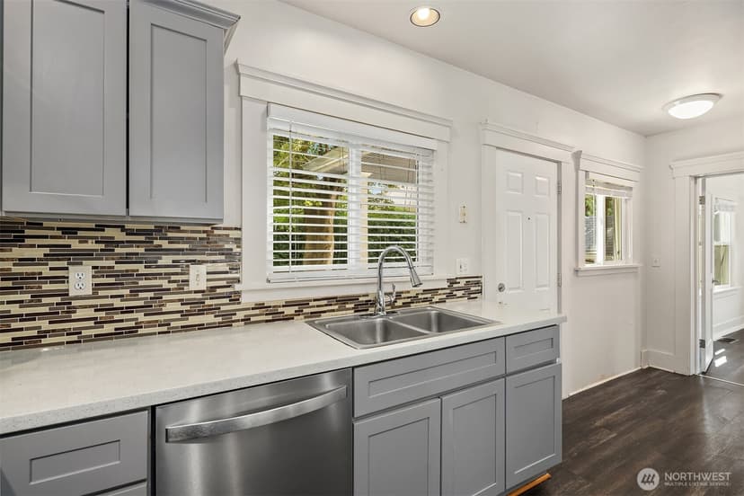 Property photo for 5018 20th Avenue NE, Seattle photo 19