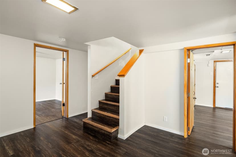 Property photo for 5018 20th Avenue NE, Seattle photo 32