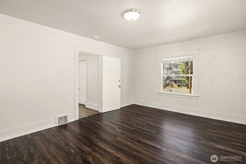 Property photo for 5018 20th Avenue NE, Seattle photo 28