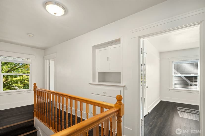 Property photo for 5018 20th Avenue NE, Seattle photo 30