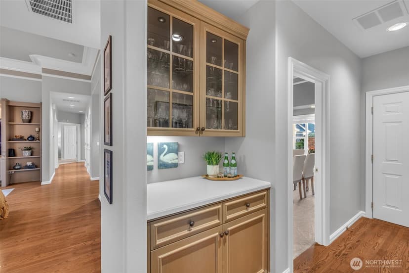Property photo for 1260 108th Avenue NE, Bellevue photo 17