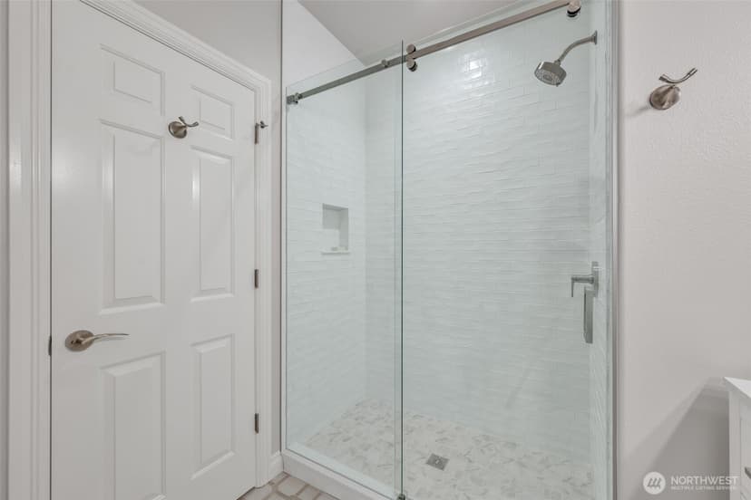 Property photo for 1260 108th Avenue NE, Bellevue photo 26