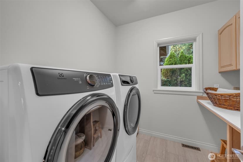 Property photo for 1260 108th Avenue NE, Bellevue photo 28