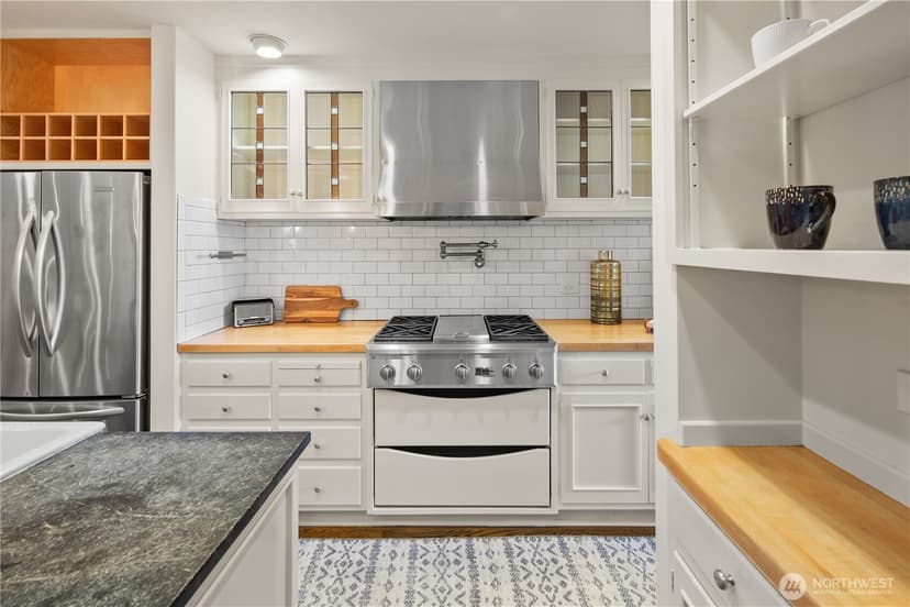 Property photo for 529 McGilvra Boulevard E, Seattle photo 6