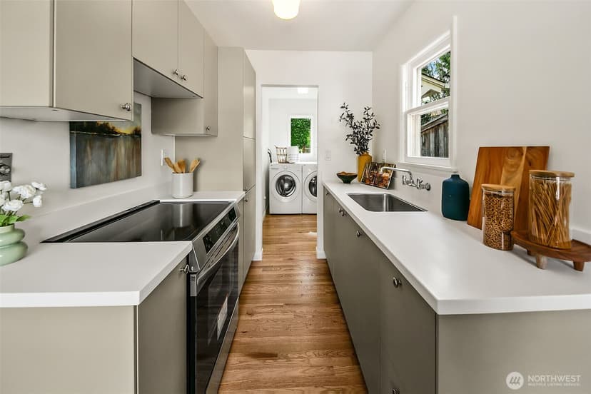Property photo for 1015 N 40th Street, Seattle photo 7