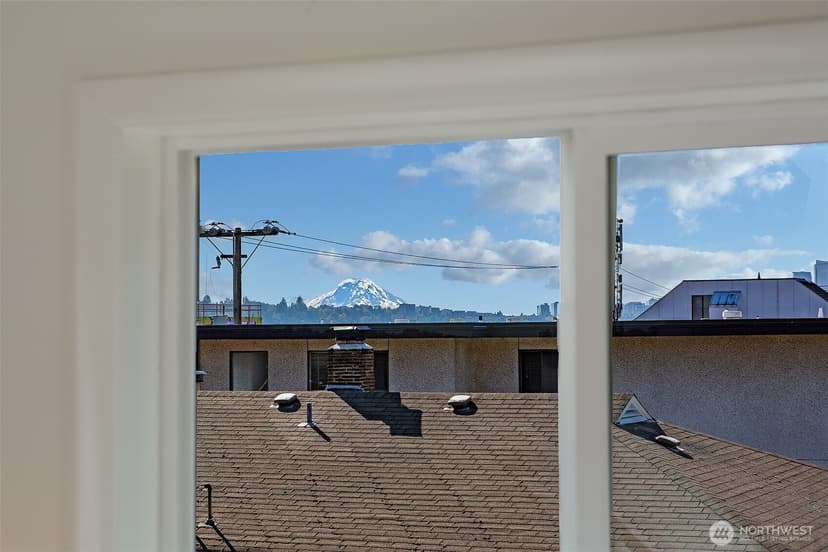 Property photo for 1015 N 40th Street, Seattle photo 9