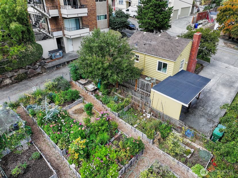 Property photo for 1015 N 40th Street, Seattle photo 23
