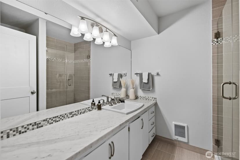 Property photo for 618 NW 163rd Street, Shoreline photo 33