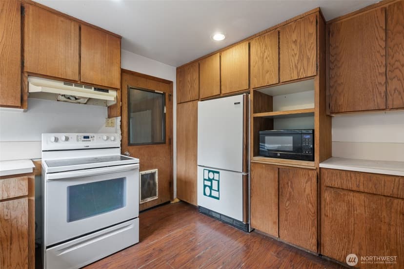 Property photo for 14629 24th Avenue SW, Burien photo 9