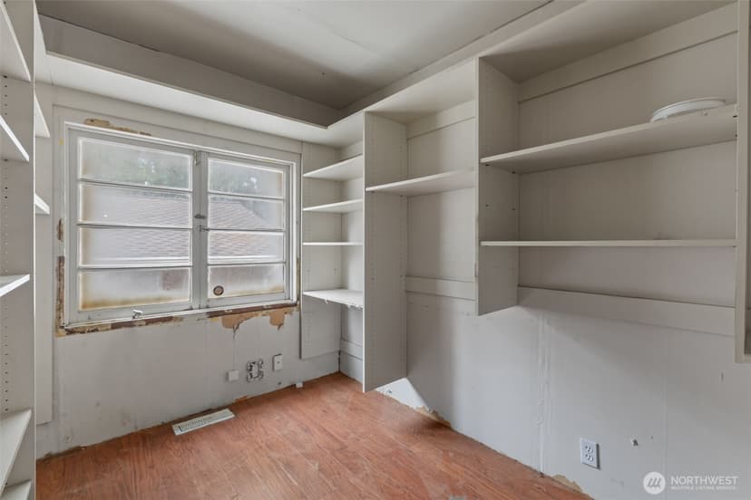 Property photo for 14629 24th Avenue SW, Burien photo 14