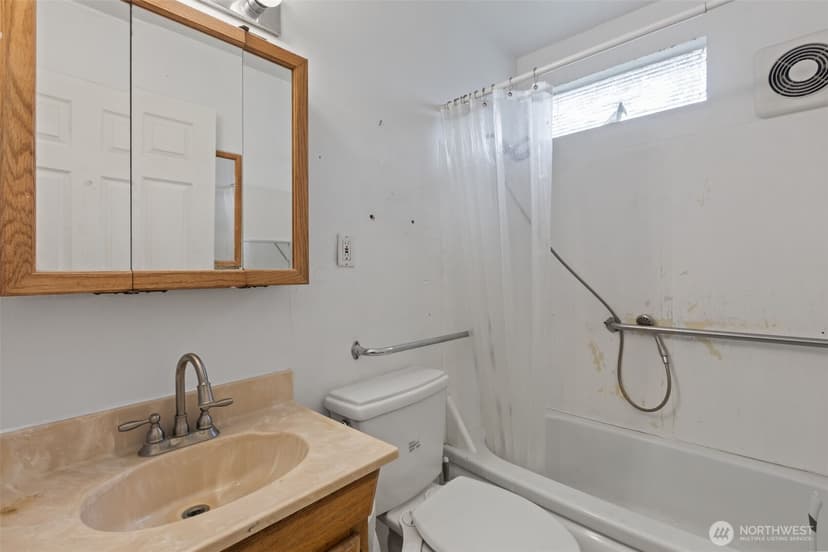 Property photo for 14629 24th Avenue SW, Burien photo 13