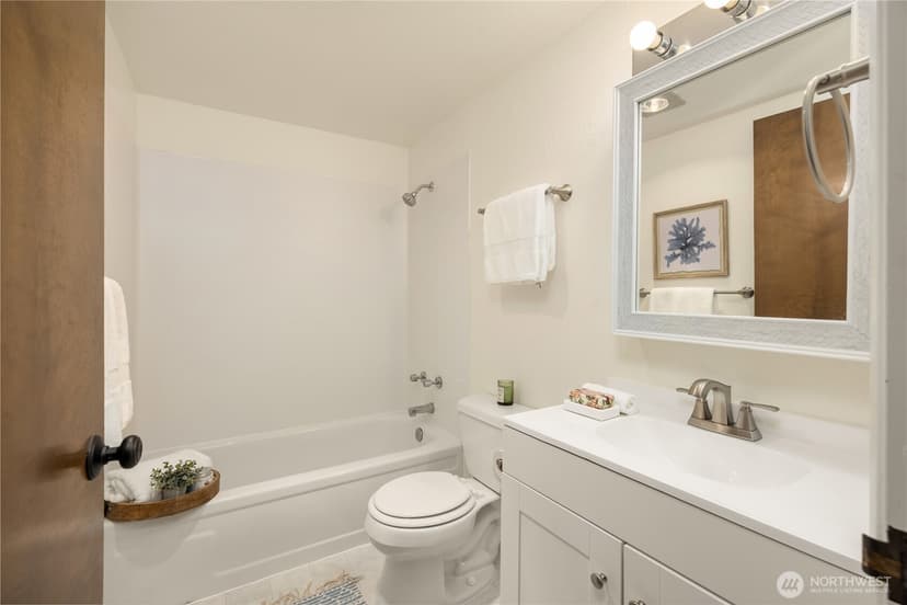 Property photo for 301 22nd Avenue E #1A, Seattle photo 13
