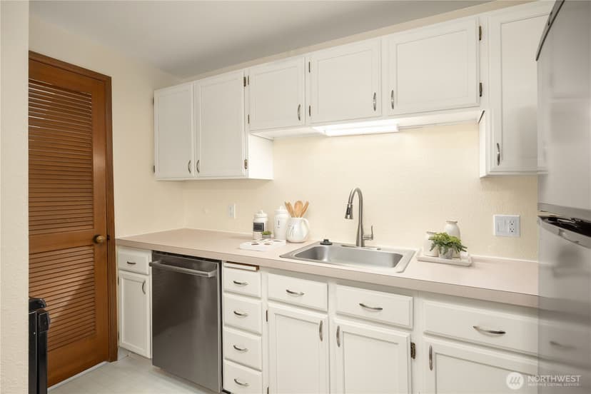 Property photo for 301 22nd Avenue E #1A, Seattle photo 9