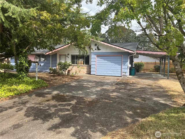 Property photo for 13617 Yakima Avenue S, Tacoma photo 2