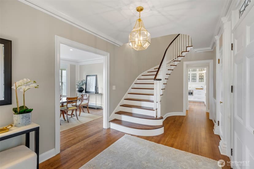 Property photo for 700 McGilvra Boulevard E, Seattle photo 3