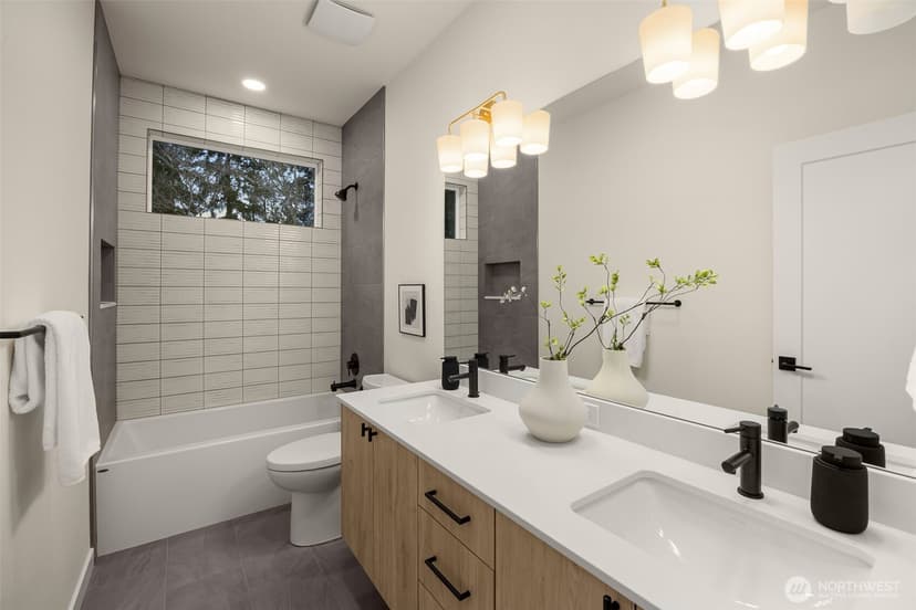 Property photo for 8403 NE 137th Street, Kirkland photo 21