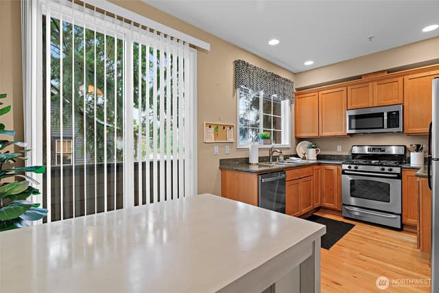 Property photo for 23036 NE 8th Street #D, Sammamish photo 4