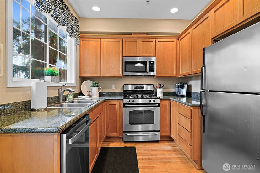 Property photo for 23036 NE 8th Street #D, Sammamish photo 3