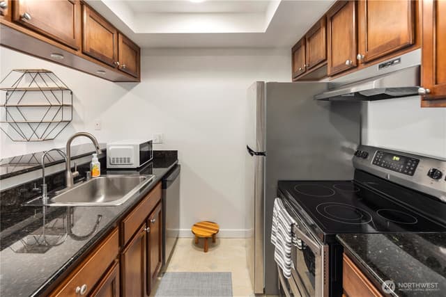 Property photo for 8816 Nesbit Avenue N #302, Seattle photo 3