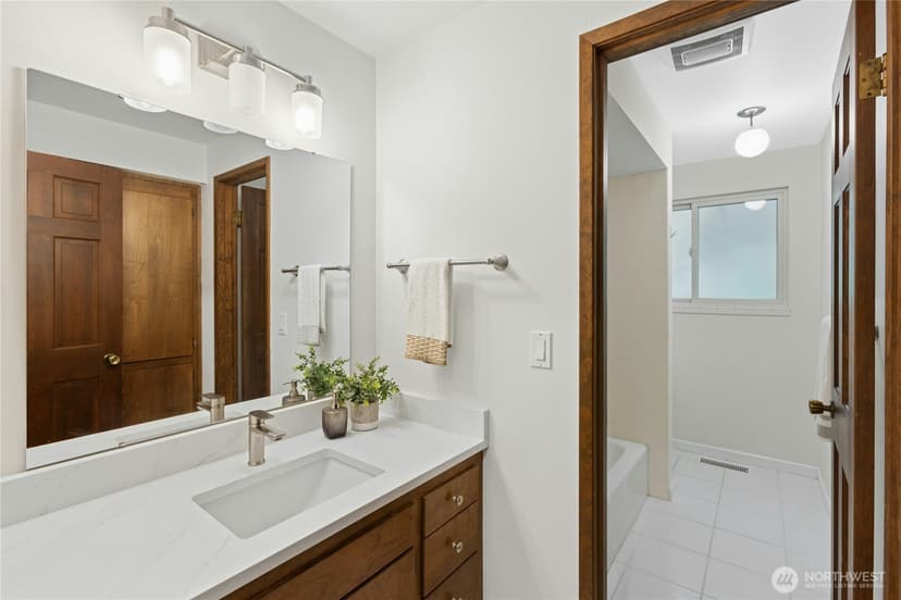 Property photo for 14406 NE 11th Place, Bellevue photo 22