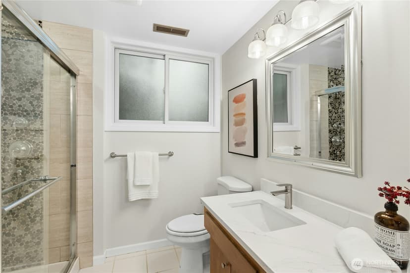 Property photo for 14406 NE 11th Place, Bellevue photo 27